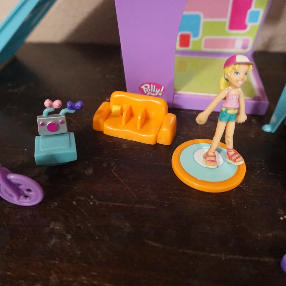 Mattel Polly Pocket Pollyvilla Magnetic Treehouse & Game room Garage - Picture 3 of 11